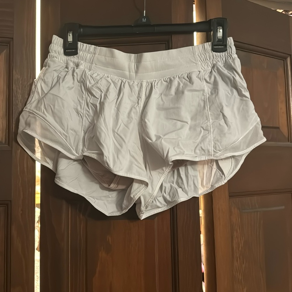 white lululemon shorty hot shorts size 10 2.5
